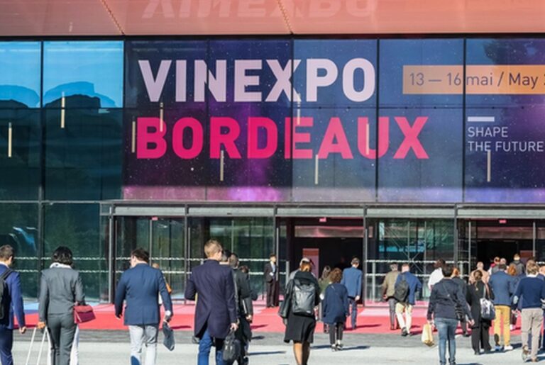 Vinexpo : l&rsquo;évolution d&rsquo;un salon incontournable pour les professionnels des vins et spiritueux
